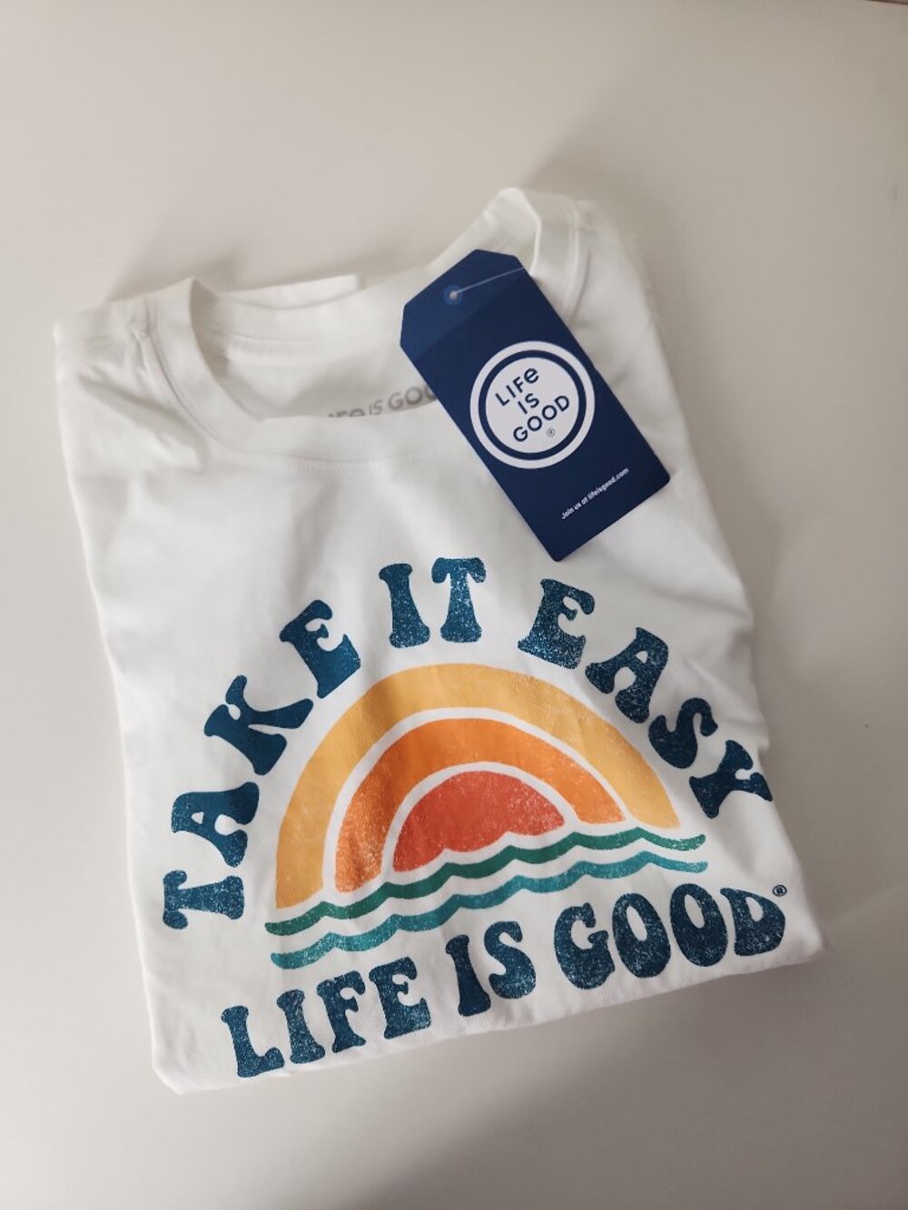 Life Is Good men's SS Shirt Take It Easy Rainbow Crusher Tee Cloud White S NEW